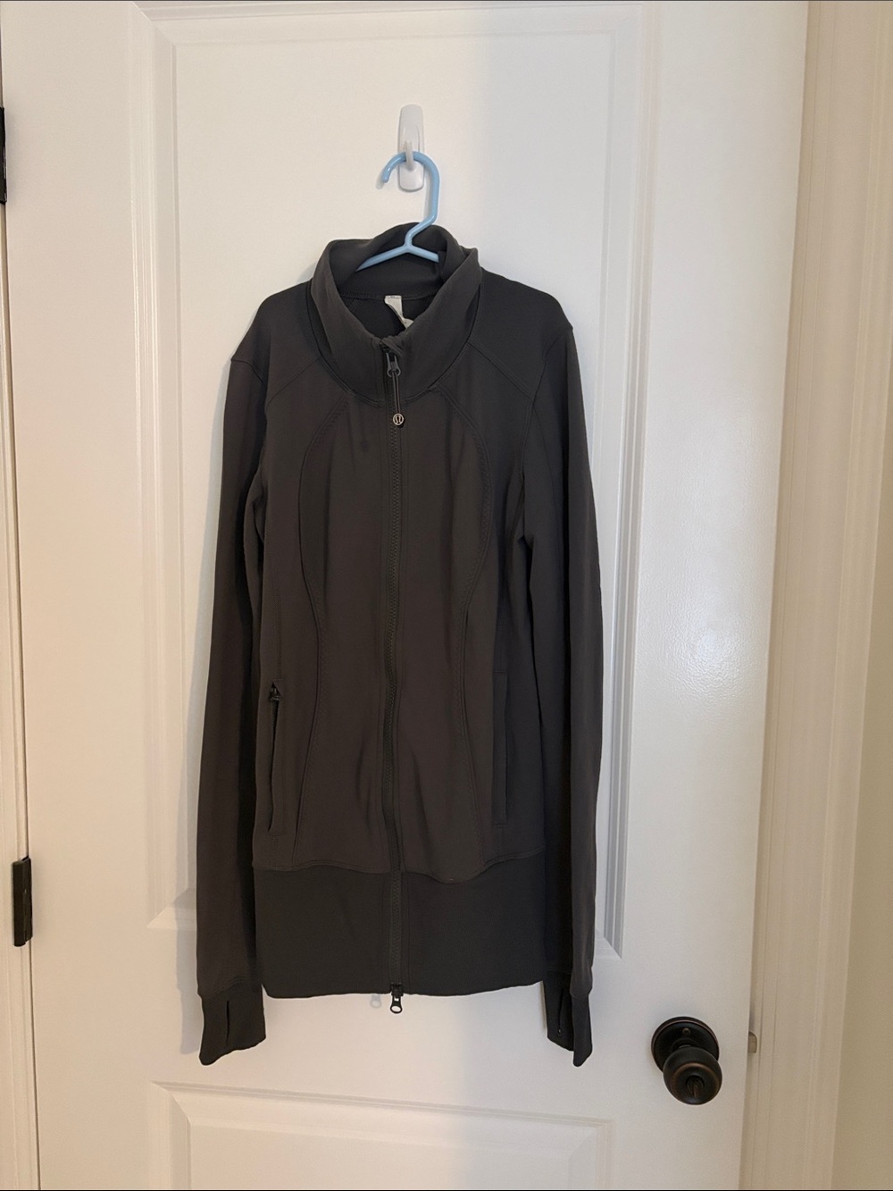 Lululemon size 2 zip up